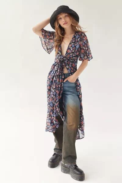 Dress forum - Wholesale Platforms, marketplaces. About Us. Dress Forum is a Los Angeles based young contemporary women's clothing brand launched in 2014; specializing in beautiful prints with a timeless color palette in soft and breezy silhouettes.